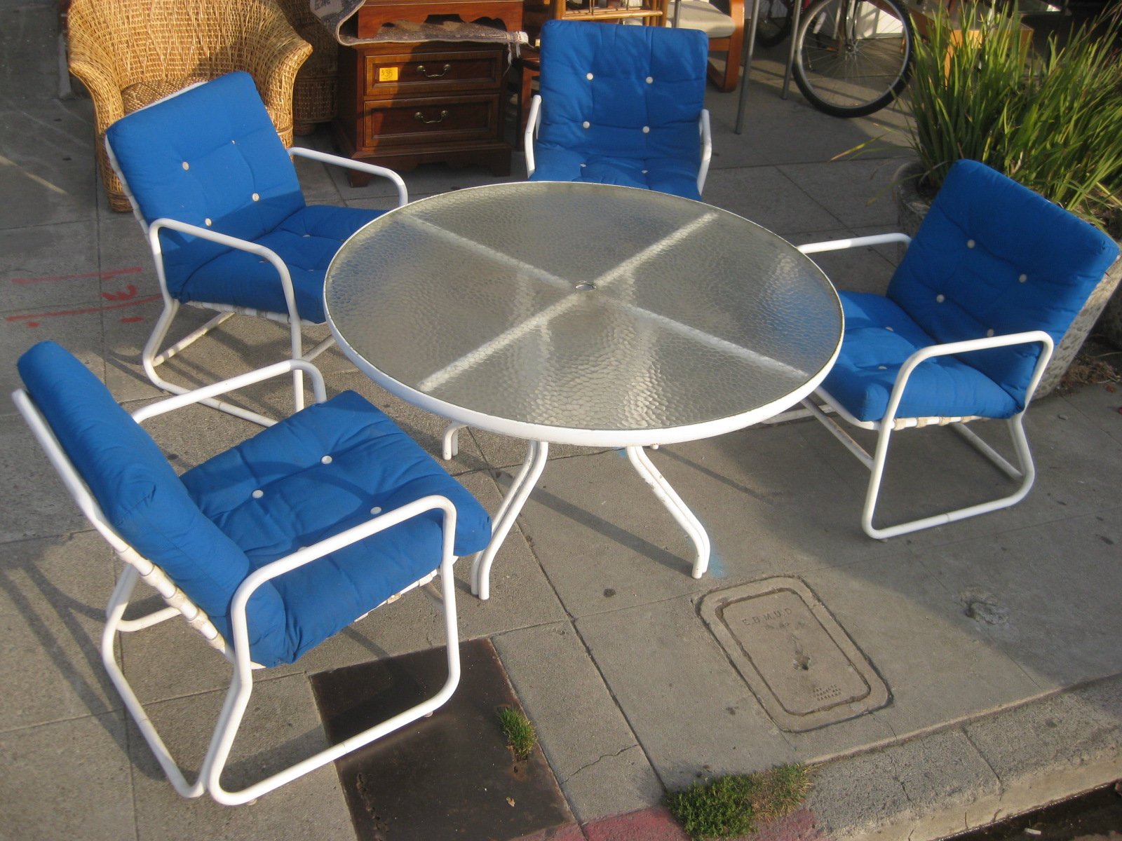 Uhuru Furniture Collectibles Sold Patio Table And 4 Chairs 100