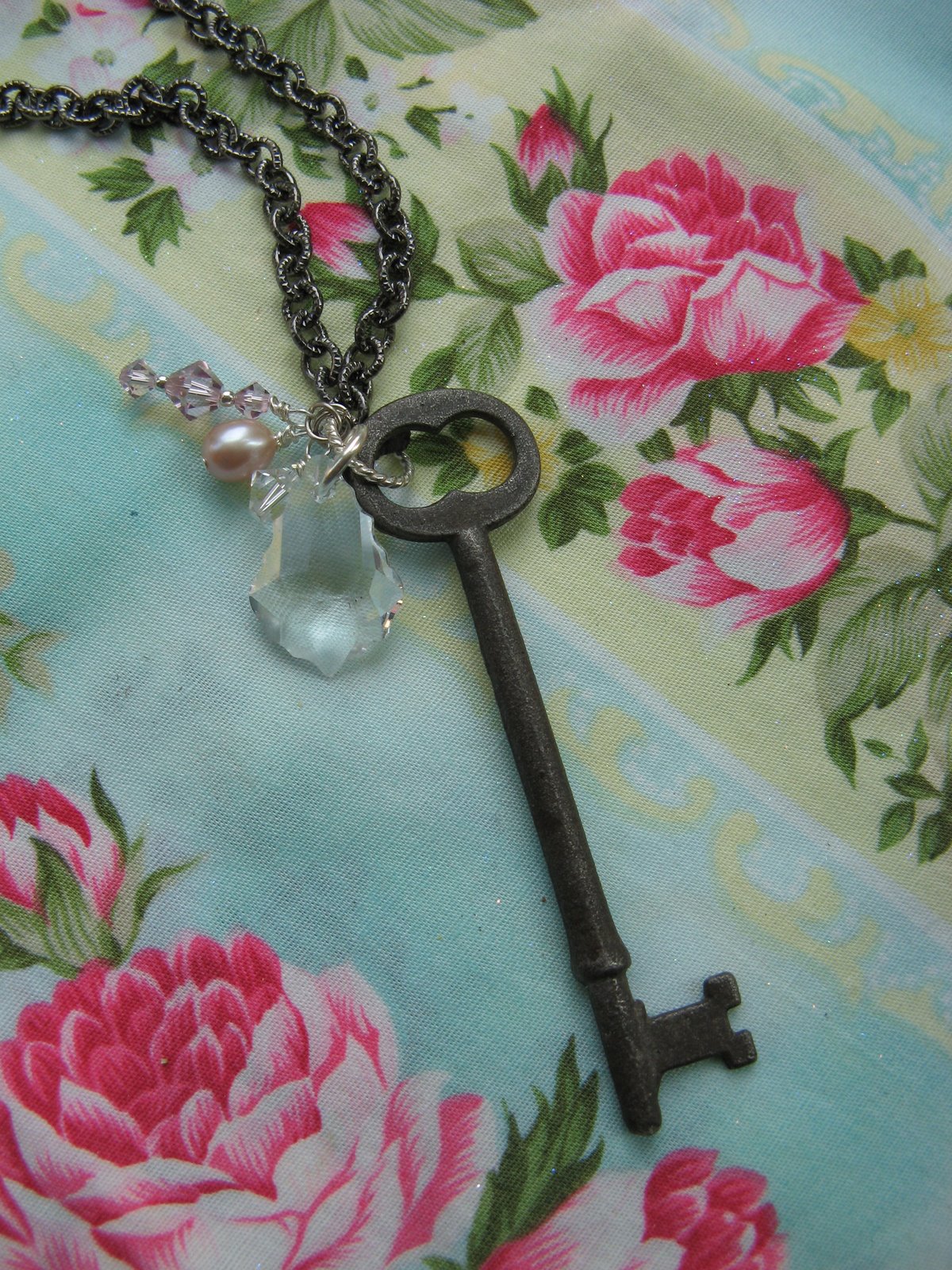 [Skeleton+Key+Necklace,+Jim+key.jpg]