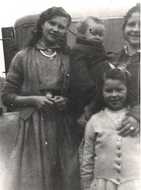 GYSPY WOMEN AT HORSE FAIR