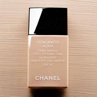 maquillage-automne-chanel-fond-de-teint-vitalumiere-aqua-8944994tkjbr_1933.jpg