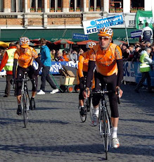 Les coureurs Euskaltel vont au départ de la 1ère étape