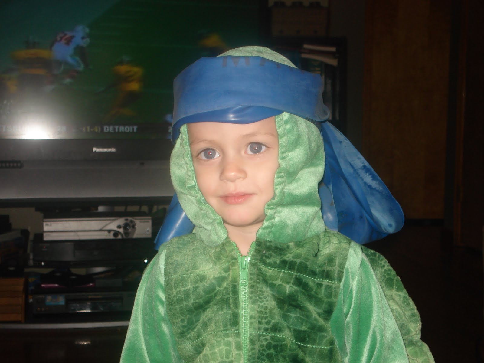 [Lukecostume09edited.JPG]