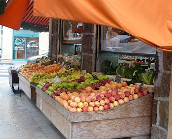 Fresh fruit market