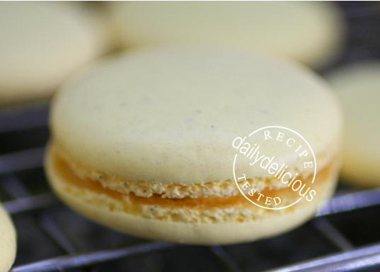 [Vanilla+bean+Macaron_4.jpg]