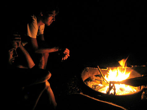 08_camp_fire_on_first_night.jpg