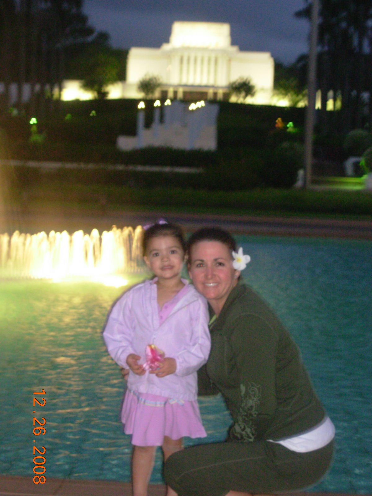 [Mom+and+I+at+Laie+Temple.JPG]