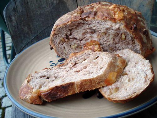 [winecheesewalnutbread500.jpg]