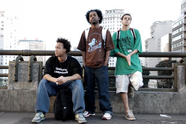 http://2.bp.blogspot.com/_iMzKlv01R4c/TVAfM1nocjI/AAAAAAAAAqo/59M_REFvN40/s1600/terceira-safra2.jpg