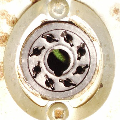 proper output octal output tube valve alignment