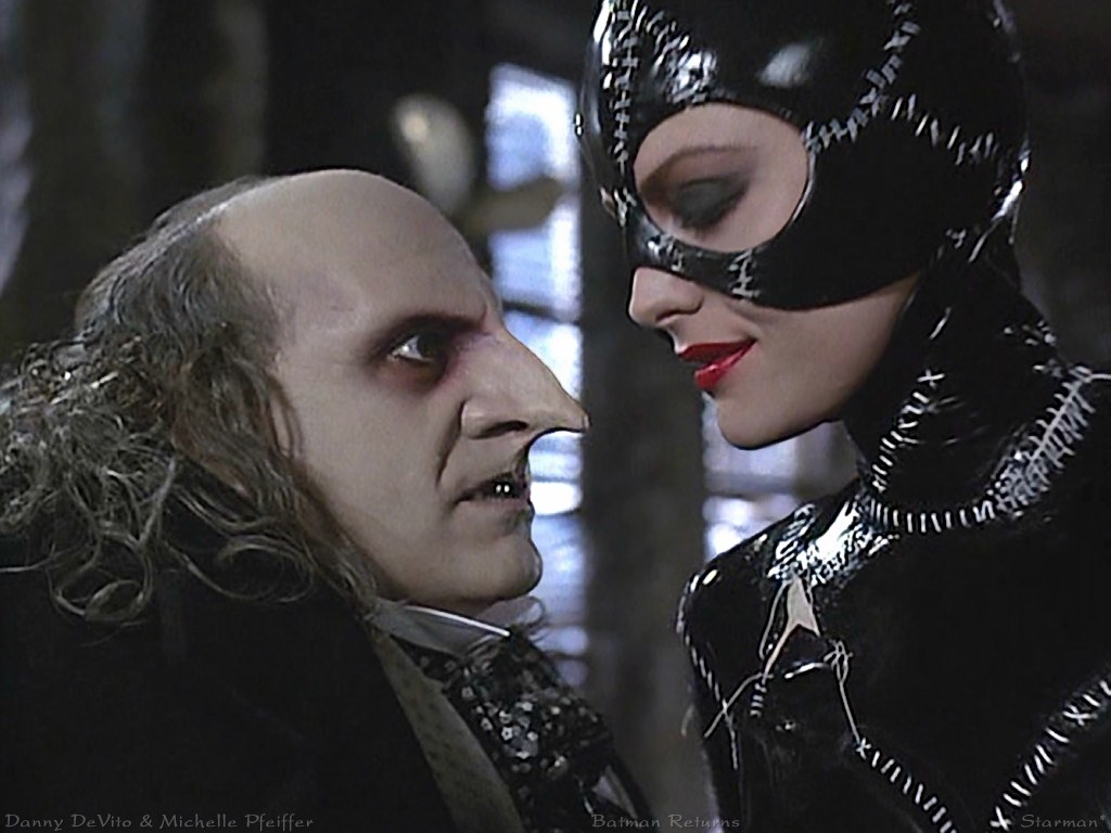 http://2.bp.blogspot.com/_iRN5MzAg6cI/TPficz7q3sI/AAAAAAAAAD4/XY7JgMqwgT0/s1600/catwoman+penguin.jpg