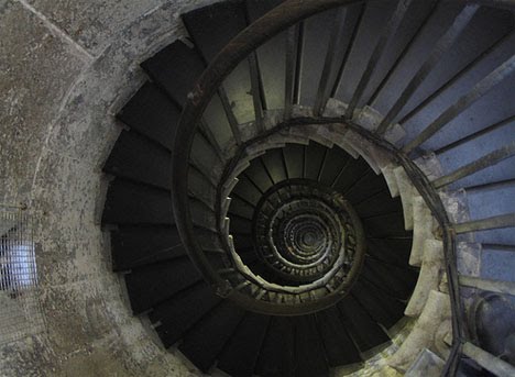 [metal-and-stone-spiral-staircase.jpg]