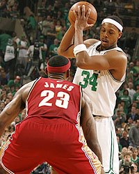[Pierce+LeBron.jpg]