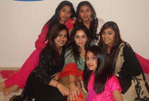 http://2.bp.blogspot.com/_iWmwFx3gc4Y/S-m2qj8gH4I/AAAAAAAACN0/vh8ggvzALtQ/s1600/doctor-sobia-with-her-cousins-520x390.jpg