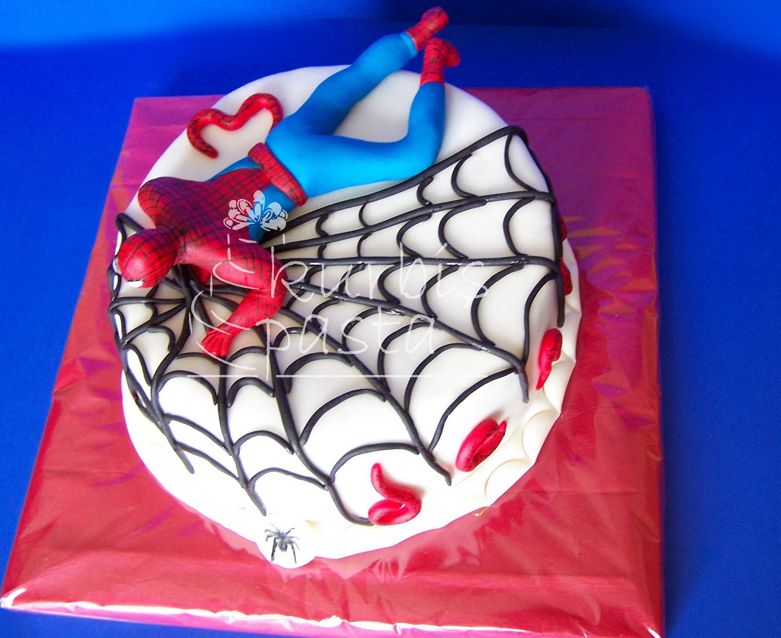 ÖRÜMCEK ADAM SPIDERMAN PASTASI Kurbiş Pasta ve Kurabiye Tasarım Evi