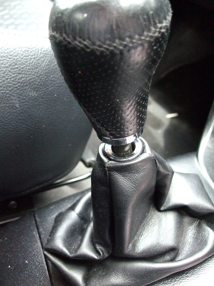 MG Rover Service Guides Gear Knob Removal and Refitting