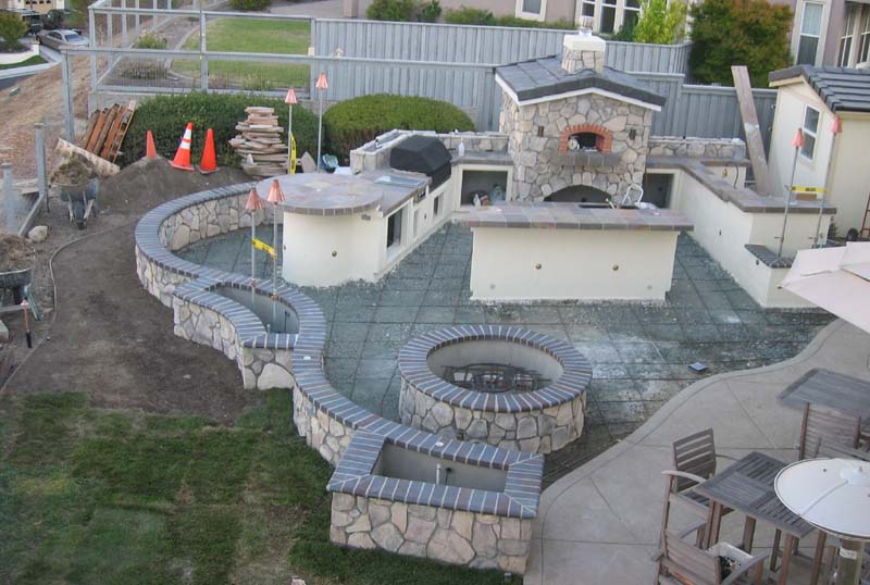 Grillschweine: Sehr geiler Garten mit Outdoorküche