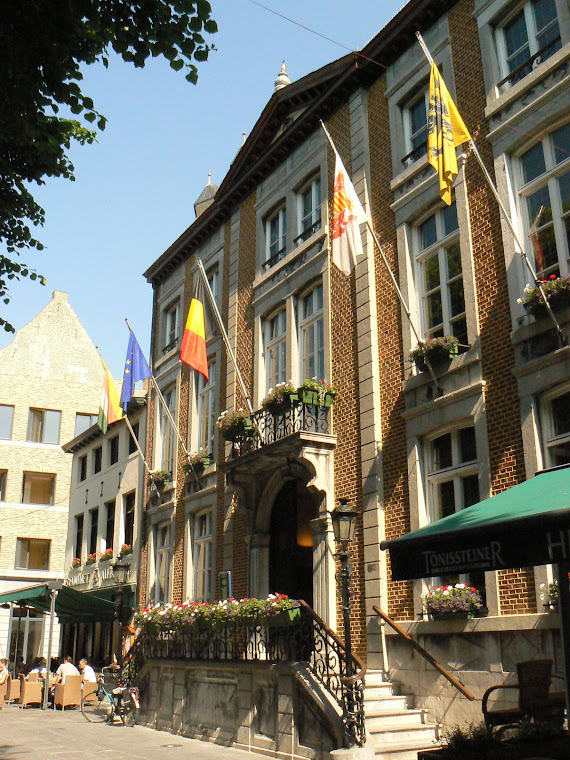 HET STAD HUIS VAN MAASEIK