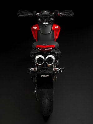 Ducati Monster 796 http://autocargotransport.blogspot.com