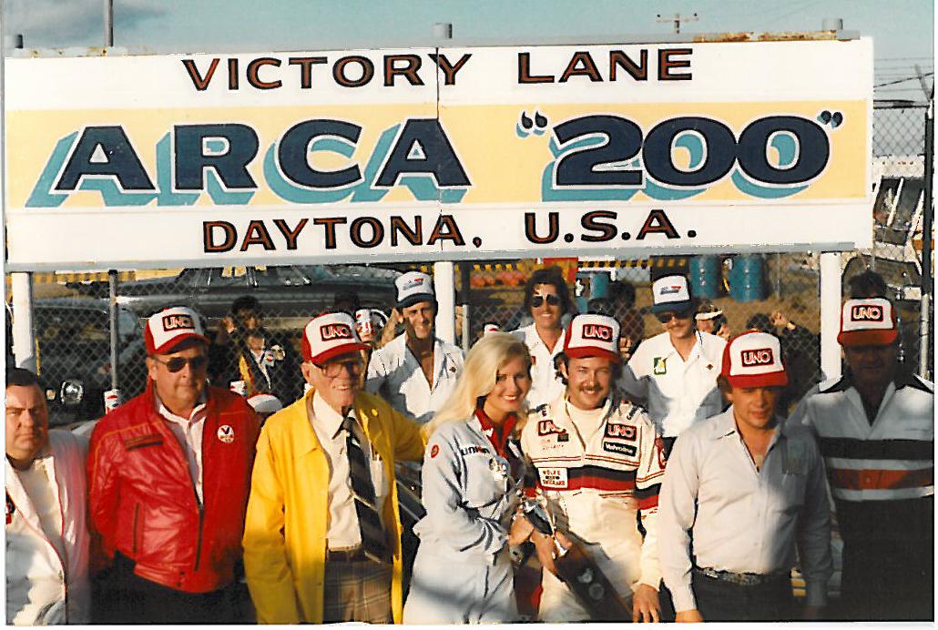 [tim+winners+circle.JPG]