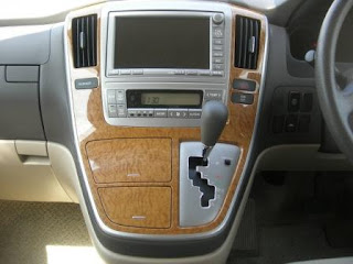 Toyota Alphard Console Closeup View