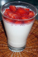 5ª Receta Del Reto: Pannacota De Queso Con Tropezones De Fresas Y Mermelada
