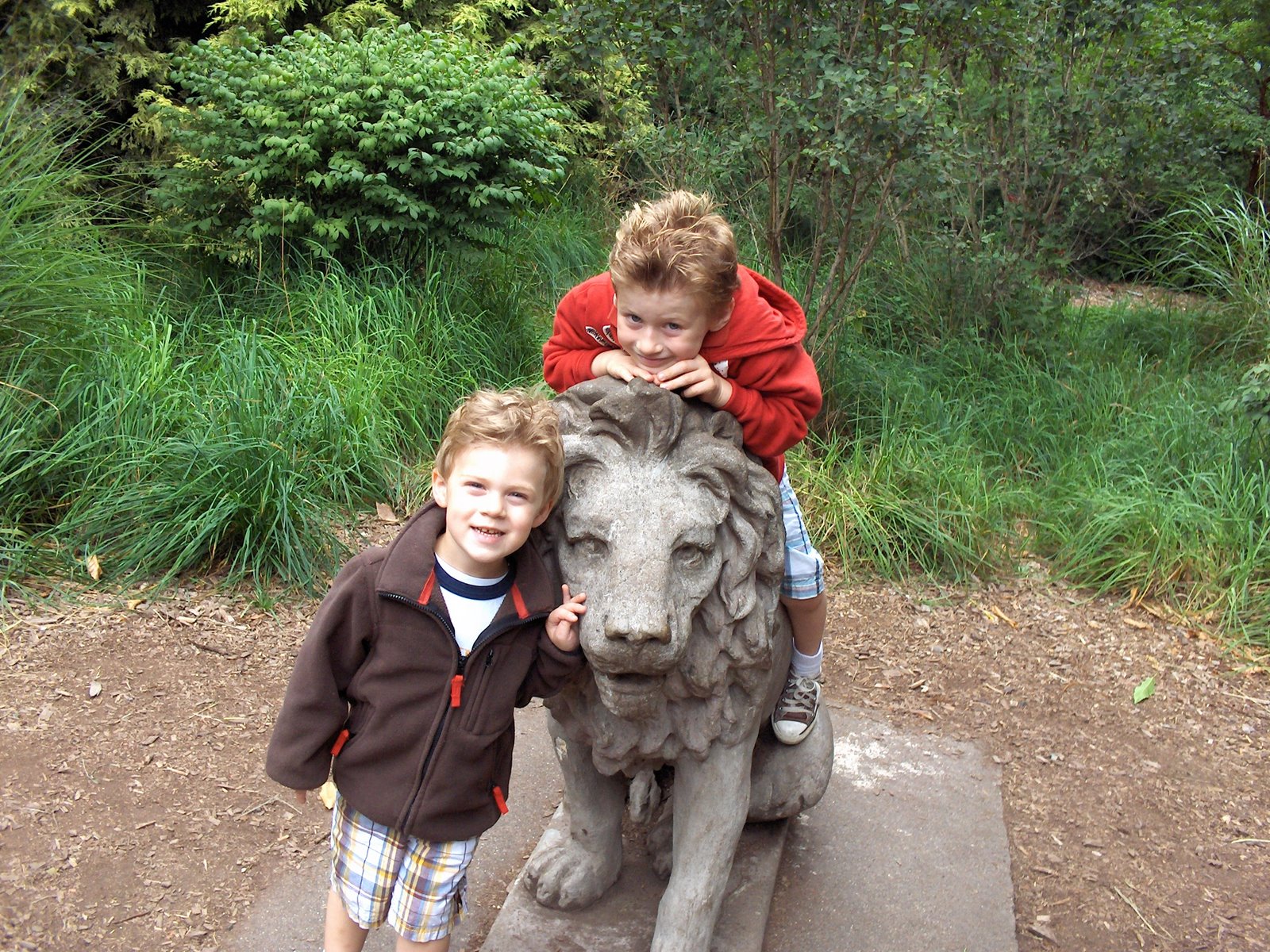 [zoo...2007+016.JPG]