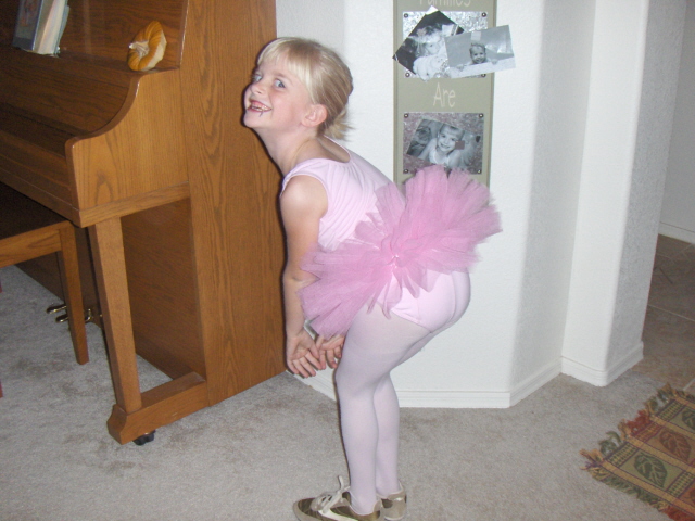 [Hallie_tutu_Oct07.jpg]