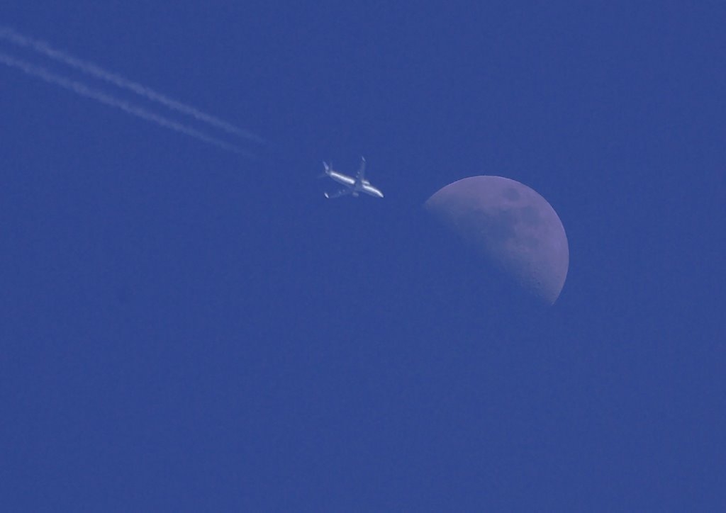 [lua+aviÃ£o.JPG]