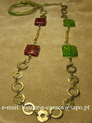 Colar quadrados de vidro