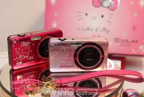 [hello_kitty_casio_camera.jpg]