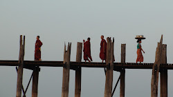 La vie birmane défile sur le pont d'U Bein