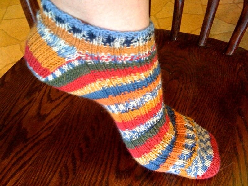 Lunar Sara: How to Knit Wacky Ankle socks