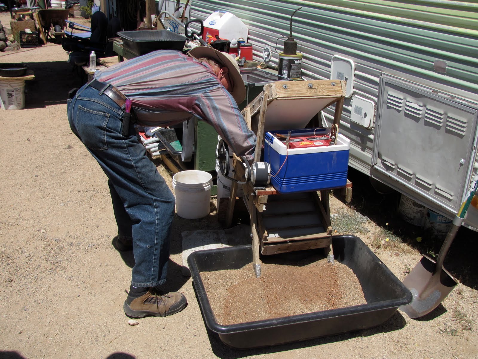 THOUSAND WORD SNAPSHOT Gold 6610 A Dry Wash Economy