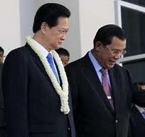 NGUYEN TAN DUNG and HUN SEN in Nov. 2010