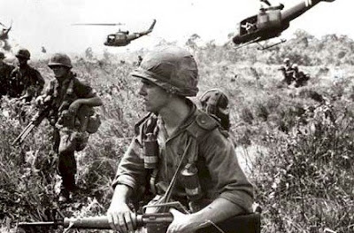 http://2.bp.blogspot.com/_j96A-yXQd5w/Scno6O8SbwI/AAAAAAAAA2g/oywySGhew9A/s400/vietnam-war-soldier+american.jpg
