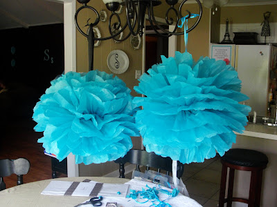 How does one make paper poms for rooms?