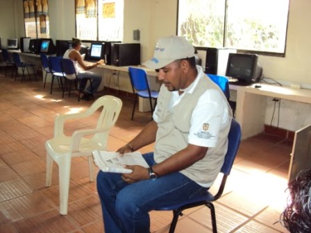 Haciéndole una Introducción de lo que es la capacitación de Alfabetización.