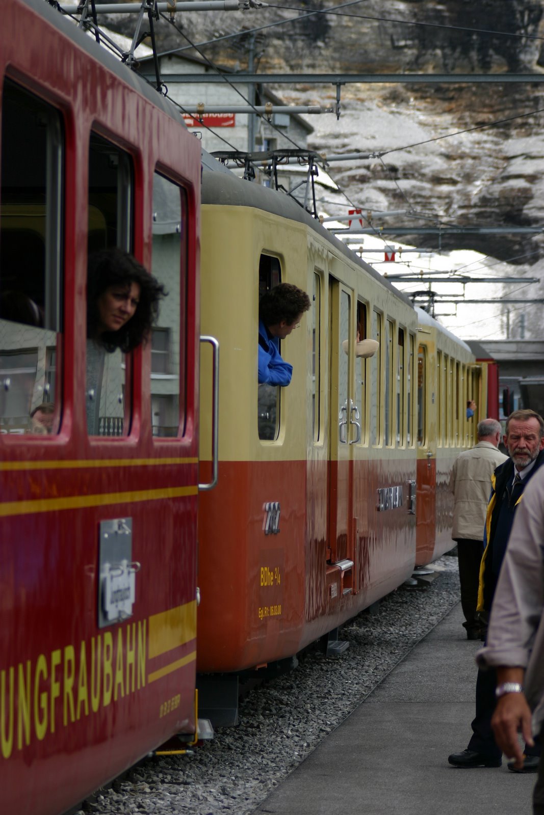 [train.JPG]