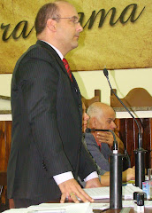 VEREADOR SAULO PERES DURANTE A VOTAÇÃO DO PROJETO DE LEI Nº 15