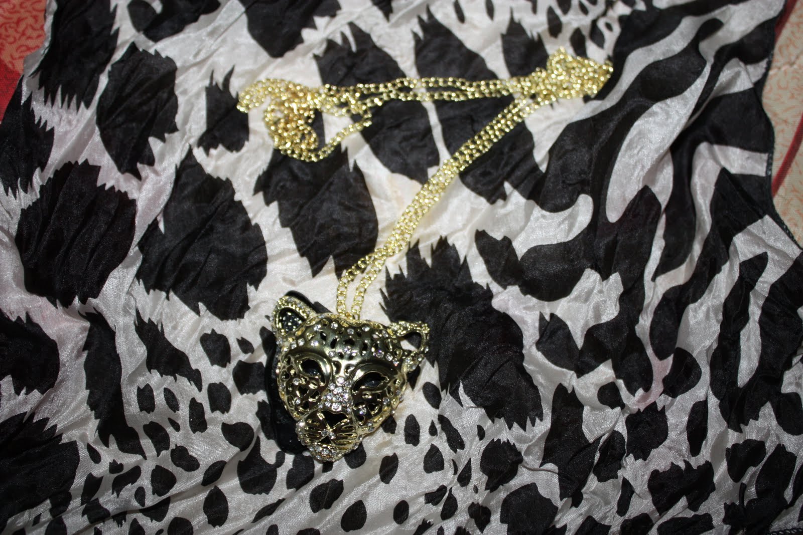 Guns N' Roses: CHEETAH NECKLACE WITH DIAMONDS.