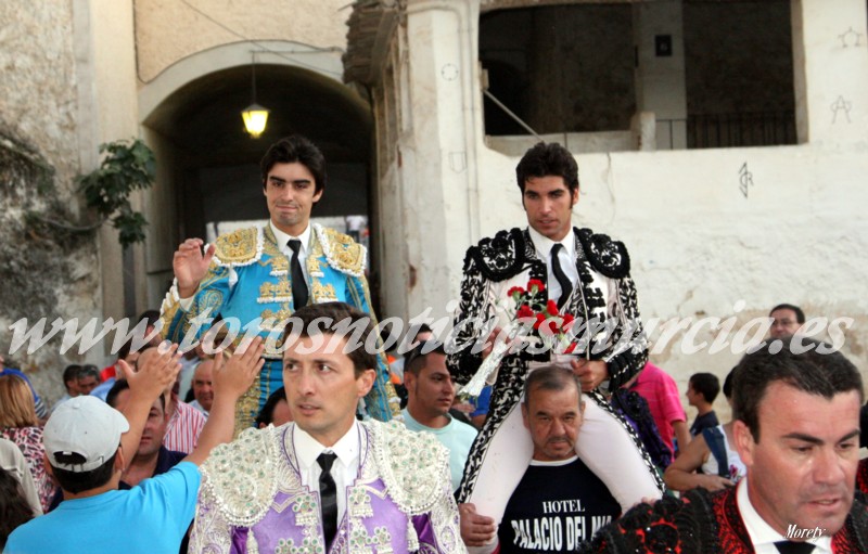 [Foto+MOrety+-+salida+a+hombros.jpg]