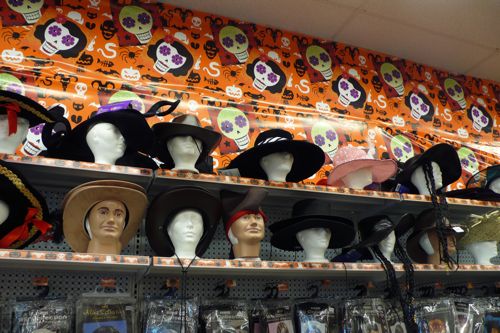 [Halloween-2.jpg]