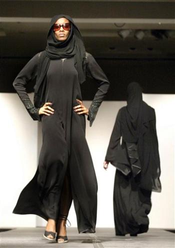 abayas-fashion-show.jpg