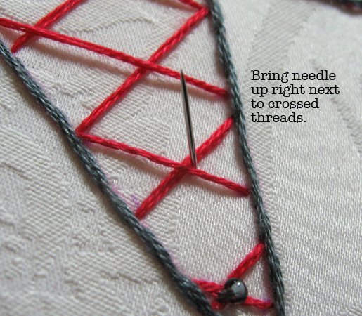 [embrioder-tutorial12-beading1.JPG]