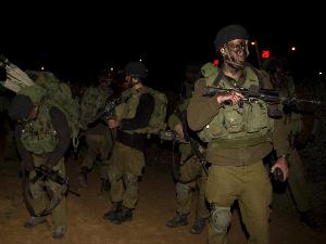 [62241_tentara_israel_di_perbatasan_gaza_mempersiapkan_serangan_darat_300_225.jpg]