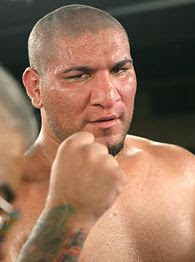 http://2.bp.blogspot.com/_jQbAennbX7c/SxkRKlPkCBI/AAAAAAAAAV4/0qrmEl8eABg/s400/chris-arreola.jpg