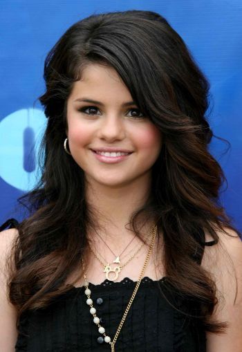 selena gomez wallpapers latest 2011. celebrity latest wallpaper