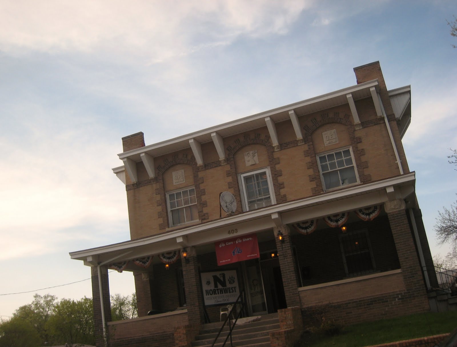Livin' the Dream Friday night + Creston, Iowa + Elks' Lodge