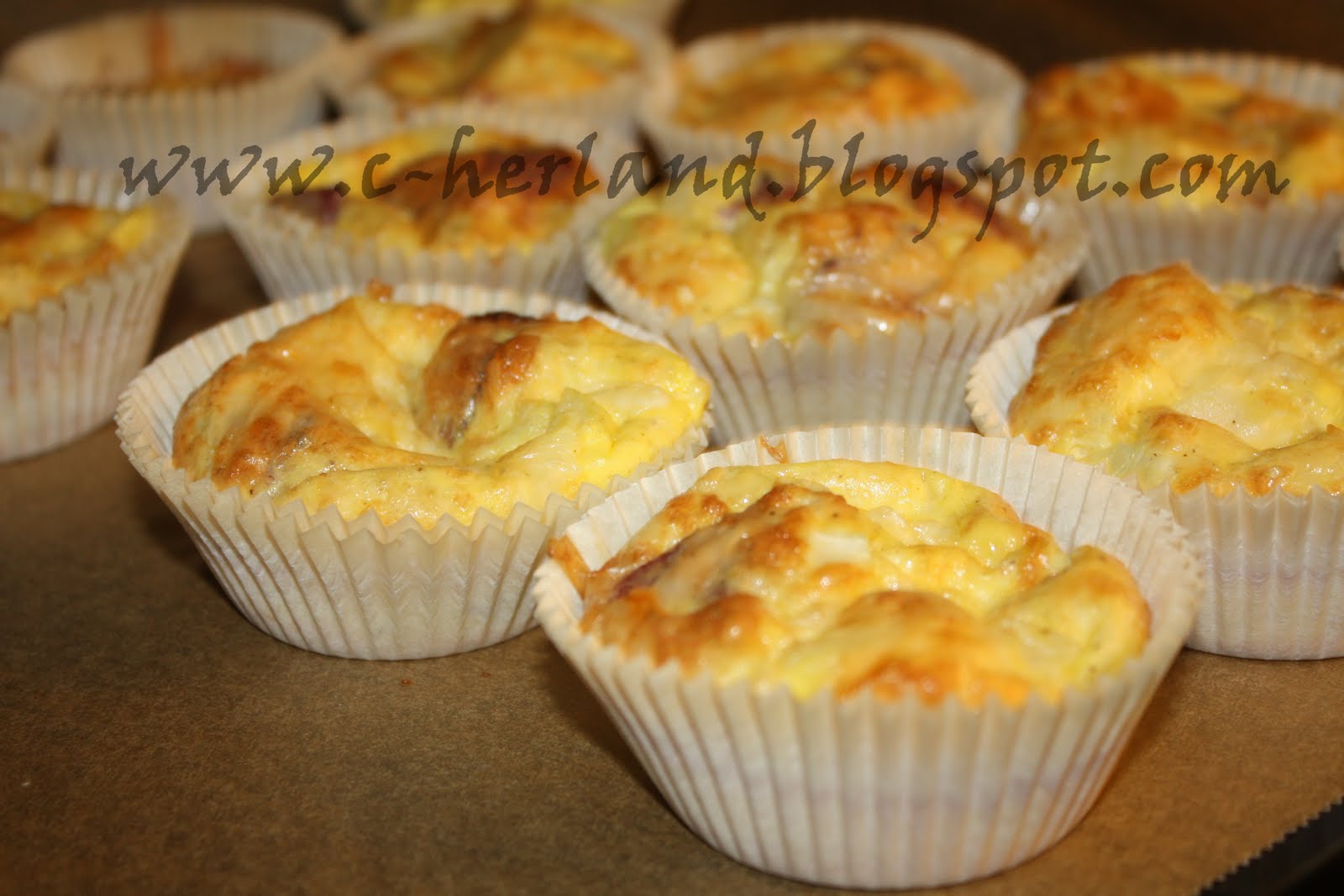 LCHF Lavkarbo verden Eggemuffins med ost og salami