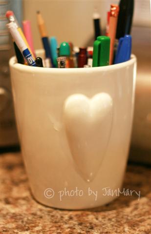 [heart+pen+pot+4w+(Small).jpg]